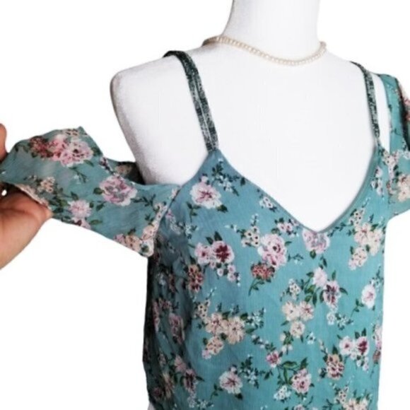 Xhilaration Green Floral Cold Shoulder Ruffle - Picture 2 of 6